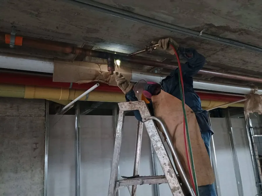 Soldadura de tubería para red de gas