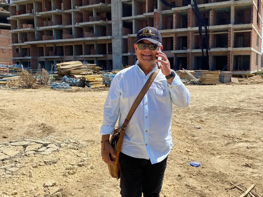 Supervisión de obra de gas en torre en construcción